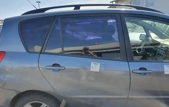 Toyota Corolla Verso E121 Rear door