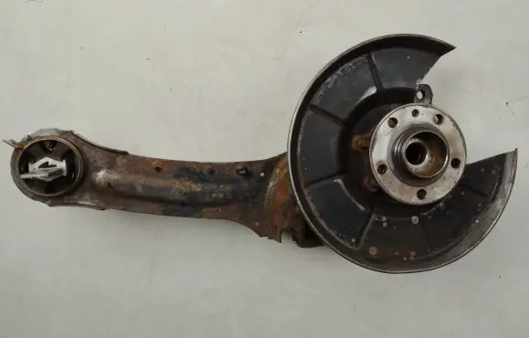 Rear wheel hub spindle/knuckle