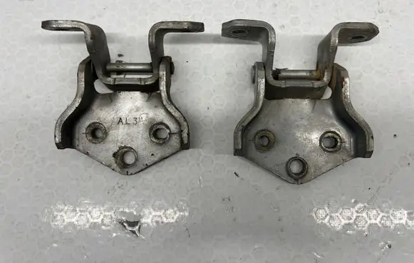 Mitsubishi Pajero Tailgate/trunk/boot hinge