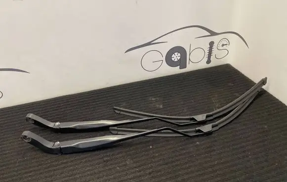 Front wiper blade arm