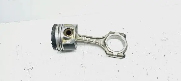 Toyota Corolla Verso AR10 Piston with connecting rod 23579 7BA