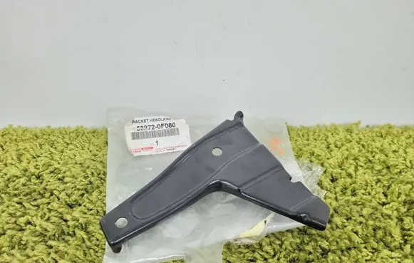 Toyota Verso Headlight/headlamp mounting bracket 53272-0f080