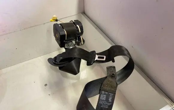 Volkswagen Touran II Front seatbelt TYP65710 1T1857706D 34151706