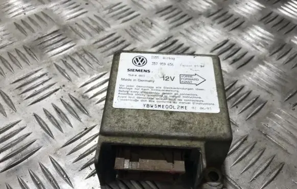 Volkswagen PASSAT B4 Airbag control unit/module 357959656 5wk4083