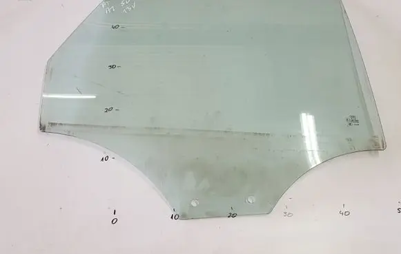 Audi A1 Sliding door window/glass 