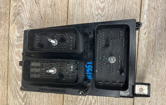 Opel Astra H Fuse module 743381
