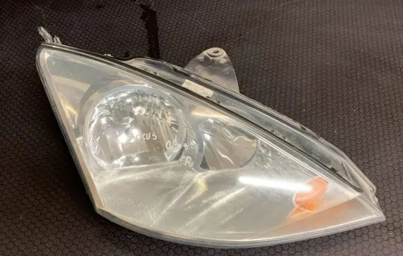 Ford Focus Headlight/headlamp 2M5113W029AE