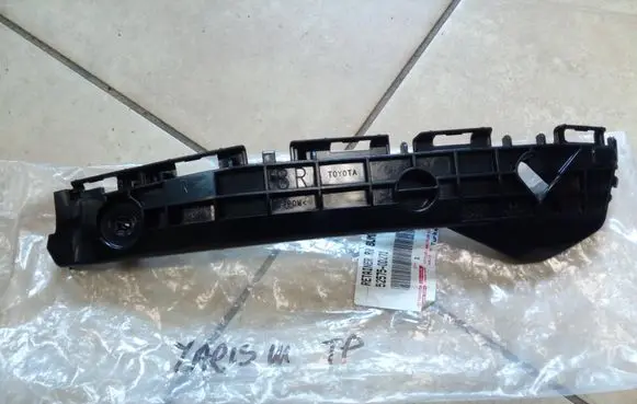 Rear bumper mounting bracket