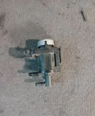 Audi A4 S4 B6 8E 8H Turbo solenoid valve 1j0906283A