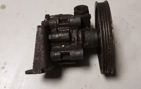 Mazda 626 Power steering pump