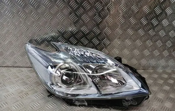 Toyota Prius (XW30) Headlight/headlamp