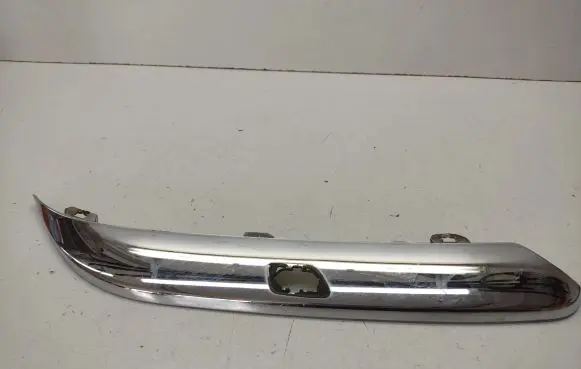 Chrysler 300 - 300C Front bumper splitter molding 04805938AA