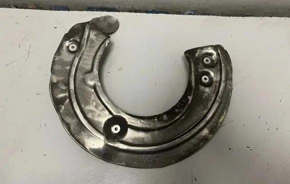 BMW X7 G07 Front brake disc dust cover plate 6871904