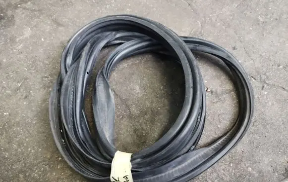 Renault Clio IV Trunk rubber seal (body) braknumeruczci