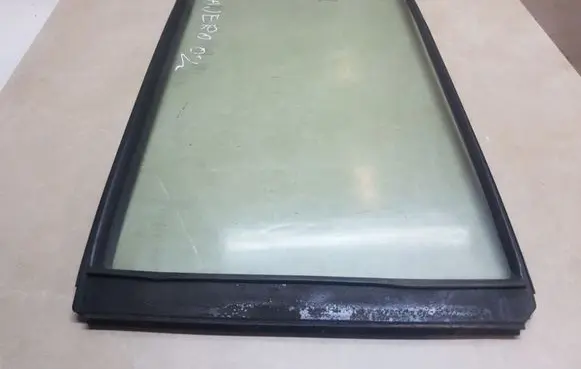 Mitsubishi Pajero Rear vent window glass 43R00033
