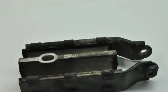 Volvo XC70 Engine mount bracket 8G9N6P082BA