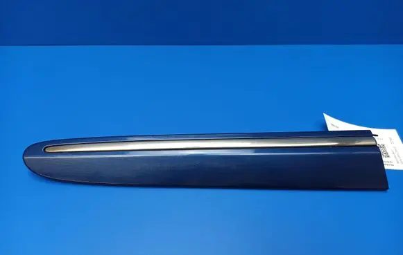 Rear fender molding trim