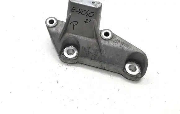 Volvo XC40 Engine mounting bracket 31686306
