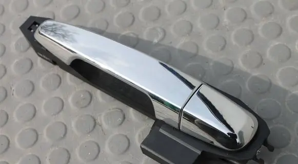 Mitsubishi L200 Front door interior handle KZL200LT