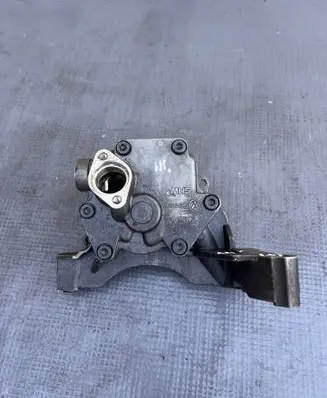 Volkswagen Golf V Oil pump 03C105T 03C115121N