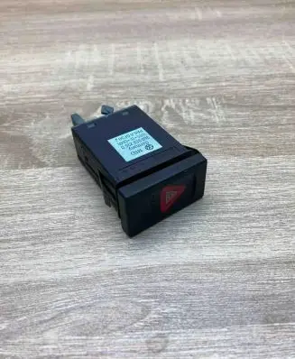 Volkswagen PASSAT B5.5 Hazard light switch 3B0953235D