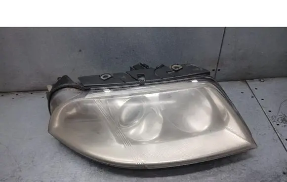 Volkswagen PASSAT B5.5 Front reflector 3B0941016AN