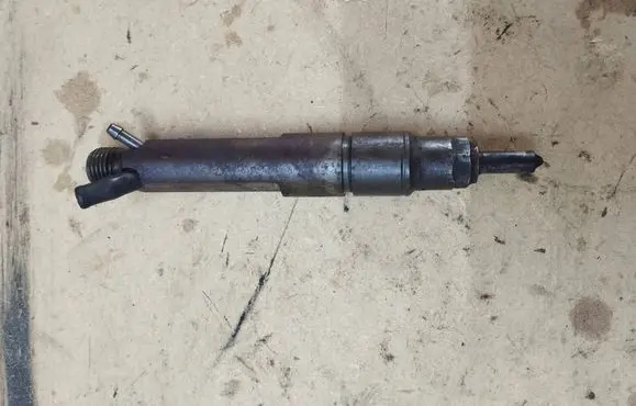 Volkswagen Polo Fuel injector 028130203F