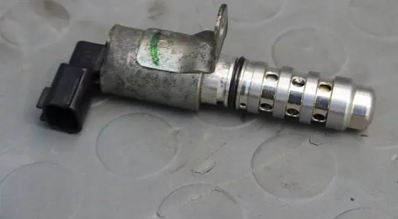 Nissan Juke I F15 Camshaft position sensor 23796ED00B