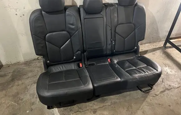 Porsche Cayenne (92A) Second row seats 
