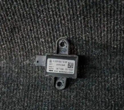 Mercedes-Benz S W221 Airbag deployment crash/impact sensor A0038201926 5WK43446