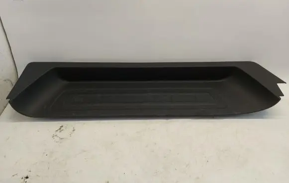 Front sill (body part)