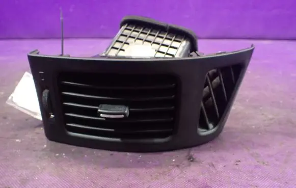 Hyundai i30 Dashboard air vent grill cover trim U0468448
