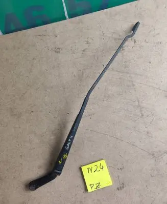 Volkswagen Golf IV Front wiper blade arm 29384823