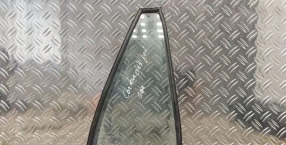 Rear vent window glass