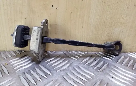 Honda CR-V Rear door check strap stopper