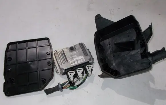 Ford Focus C-MAX Engine control unit/module 8M5112A650MC