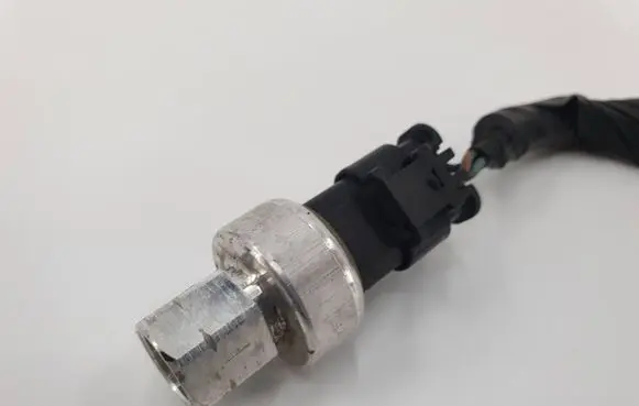 Chrysler Town u0026 Country V Air conditioning (A/C) pressure sensor 68156982AA