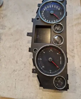 Volkswagen Touareg I Speedometer (instrument cluster) 7L6920881B