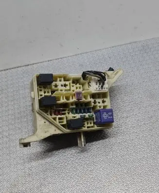 Toyota Yaris Fuse module 8274152010