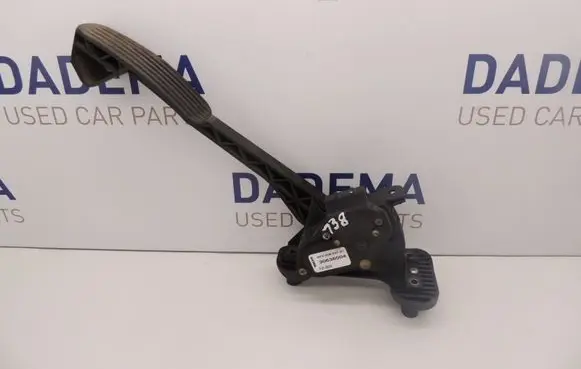 Volvo V70 Accelerator throttle pedal 30636004 D138