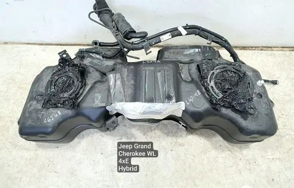 Jeep Grand Cherokee WL Fuel tank 68379713AC