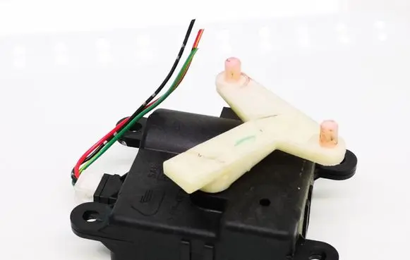 Nissan Primera Air flap motor/actuator 3T05030820 051219A