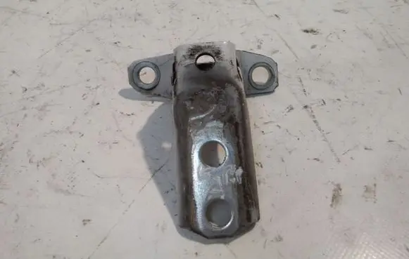 Mitsubishi Outlander Front door lower hinge 