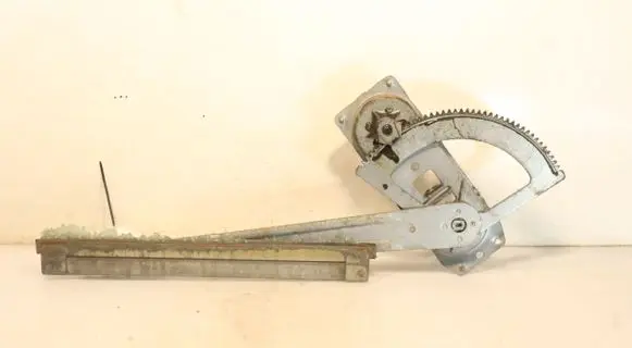 Front window lifting mechanism without motor