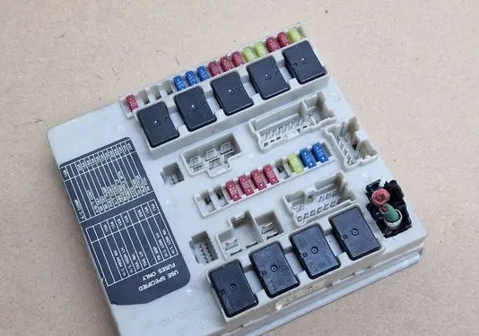 Nissan Micra Fuse module 423E06