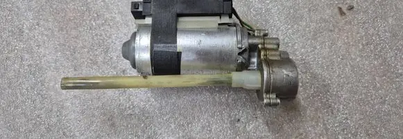 BMW 5 E39 Steering column adjust motor 0390201667 67646903945