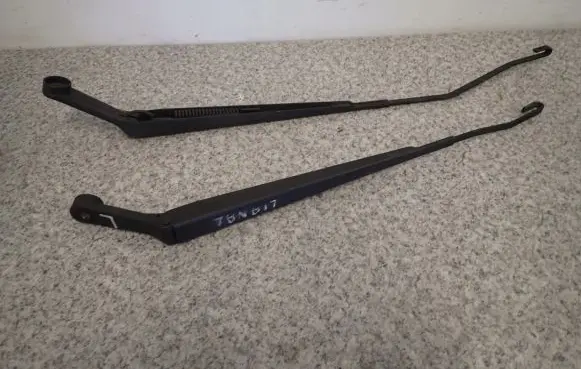 Suzuki Liana Front wiper blade arm