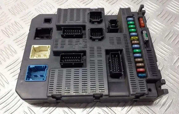 Peugeot 207 Fuse box set 9663798280