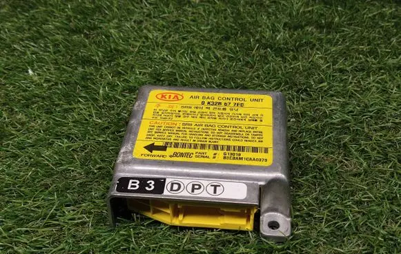 KIA Rio Airbag control unit/module 0K32B677F0