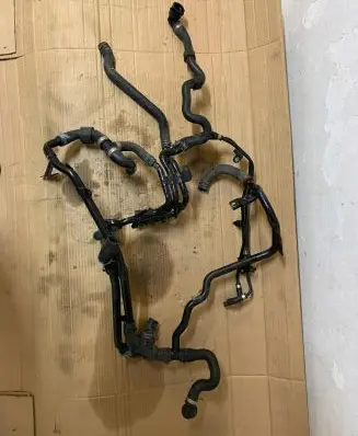 Volkswagen PASSAT B8 Engine coolant pipe/hose 5Q0122157AJ